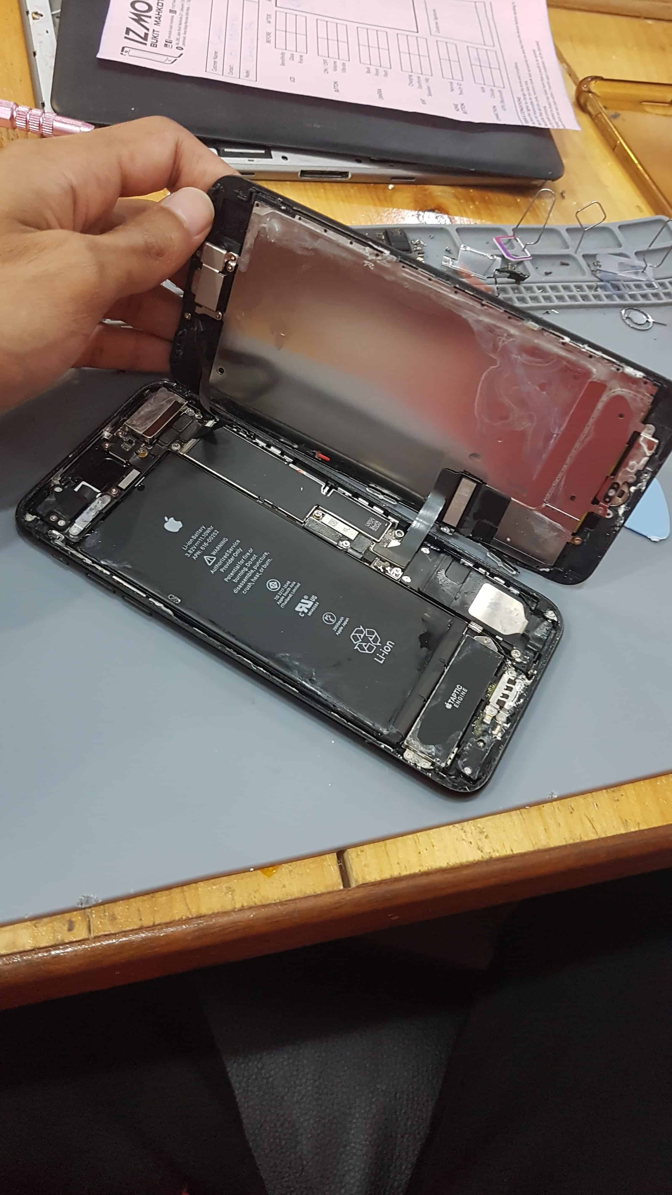 Repair Phone Kesayangan Anda di IZMobile Bukit Mahkota